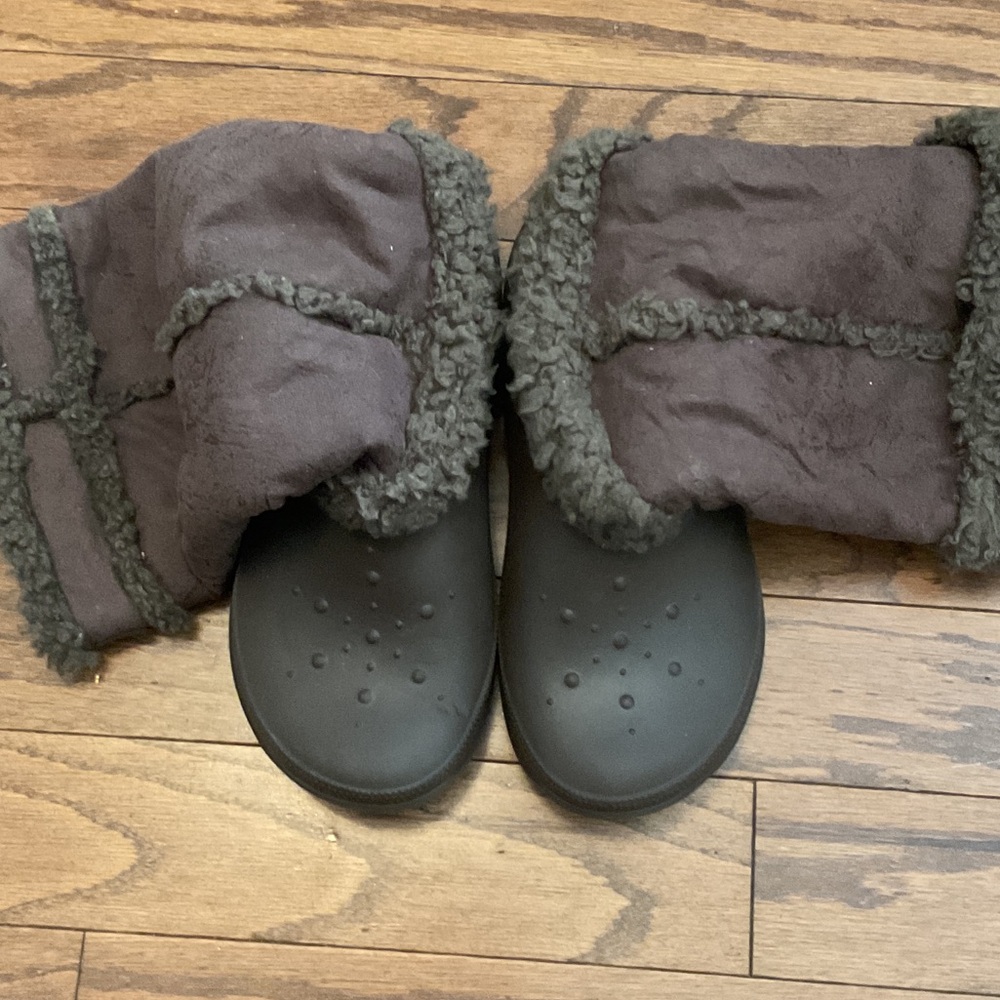 CROCS Black and Gray Winter Boots